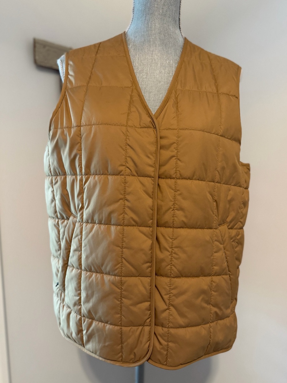 KIT AND ACE lightweight quilted snap front Keep Peddling vest gorpcore layer